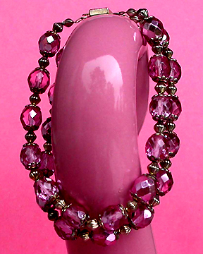 a beautiful vintage costume jewelry bracelet unsigned