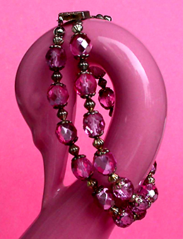 a beautiful vintage costume jewelry bracelet unsigned