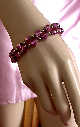 a beautiful vintage costume jewelry bracelet unsigned