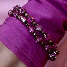 a beautiful vintage costume jewelry bracelet unsigned