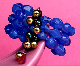 a beautiful vintage costume jewelry bracelet unsigned
