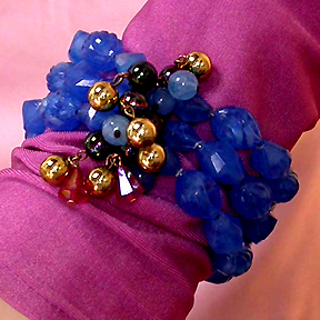 a beautiful vintage costume jewelry bracelet unsigned