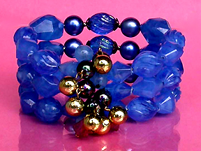 a beautiful vintage costume jewelry bracelet unsigned