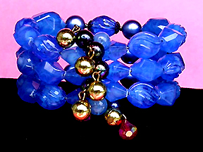 a beautiful vintage costume jewelry bracelet unsigned