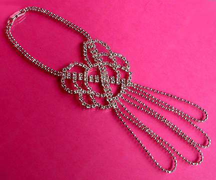 a beautiful vintage costume jewelry bracelet unsigned