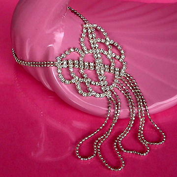 a beautiful vintage costume jewelry bracelet unsigned