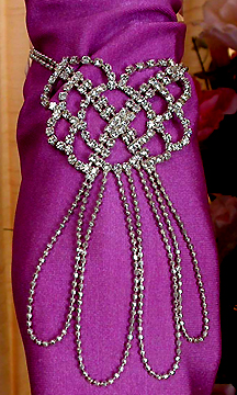a beautiful vintage costume jewelry bracelet unsigned