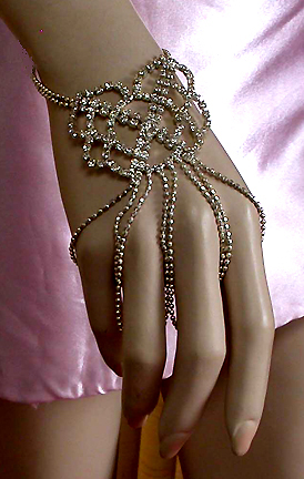 a beautiful vintage costume jewelry bracelet unsigned