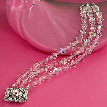 a beautiful vintage costume jewelry bracelet unsigned