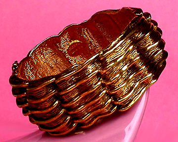a beautiful vintage costume jewelry bracelet unsigned
