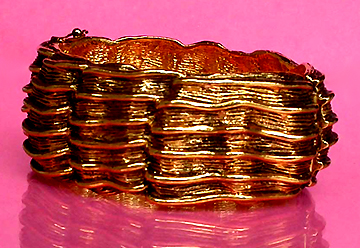 a beautiful vintage costume jewelry bracelet unsigned