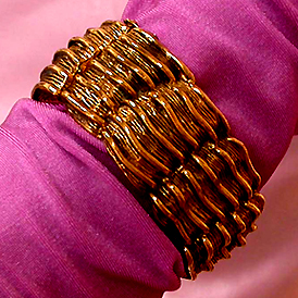 a beautiful vintage costume jewelry bracelet unsigned