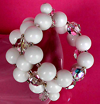 a beautiful vintage costume jewelry crystal rhinestone bracelet