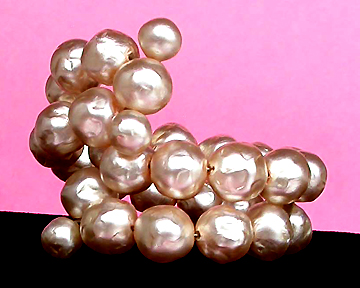 a beautiful vintage costume jewelry bracelet unsigned