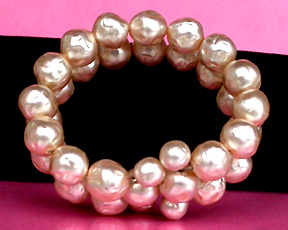 a beautiful vintage costume jewelry bracelet unsigned