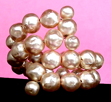 a beautiful vintage costume jewelry bracelet unsigned