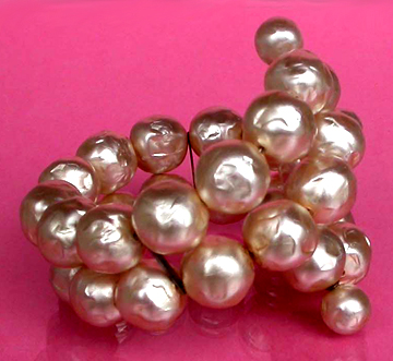 a beautiful vintage costume jewelry bracelet unsigned