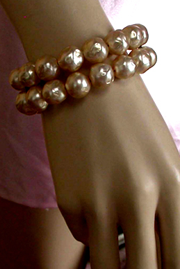 a beautiful vintage costume jewelry bracelet unsigned