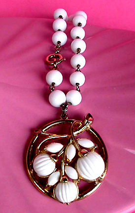a beautiful vintage costume jewelry bracelet unsigned