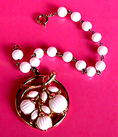 a beautiful vintage costume jewelry crystal rhinestone bracelet