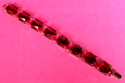 a beautiful vintage costume jewelry bracelet unsigned