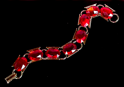 a beautiful vintage costume jewelry bracelet unsigned