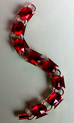 a beautiful vintage costume jewelry bracelet unsigned