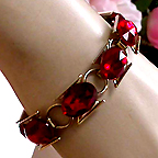 a beautiful vintage costume jewelry bracelet Unsigned