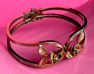 a beautiful vintage costume jewelry bracelet unsigned