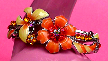 a beautiful vintage costume jewelry bracelet unsigned