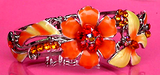 a beautiful vintage costume jewelry bracelet unsigned