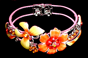 a beautiful vintage costume jewelry bracelet unsigned