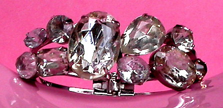 a beautiful vintage costume jewelry bracelet unsigned