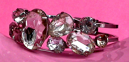 a beautiful vintage costume jewelry bracelet unsigned