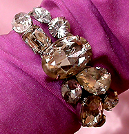a beautiful vintage costume jewelry bracelet Unsigned