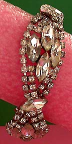 a beautiful vintage costume jewelry bracelet unsigned