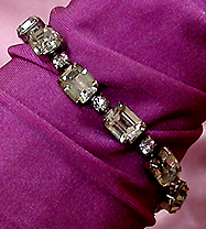 a beautiful vintage costume jewelry bracelet Unsigned