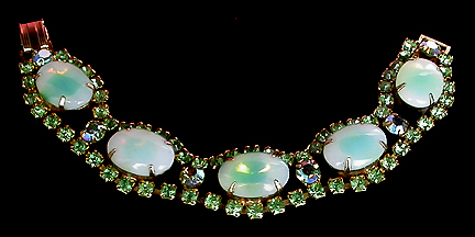 a beautiful vintage costume jewelry bracelet unsigned