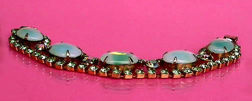 a beautiful vintage costume jewelry bracelet unsigned