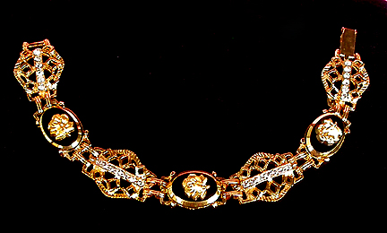 a beautiful vintage costume jewelry bracelet unsigned