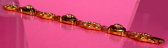 a beautiful vintage costume jewelry bracelet unsigned