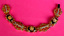 a beautiful vintage costume jewelry bracelet Unsigned