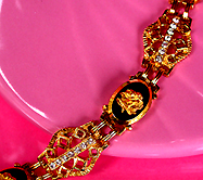 a beautiful vintage costume jewelry bracelet Unsigned