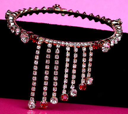 a beautiful vintage costume jewelry bracelet unsigned