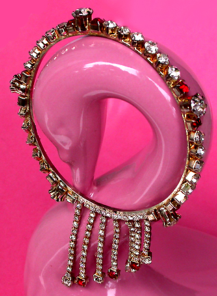 a beautiful vintage costume jewelry bracelet unsigned