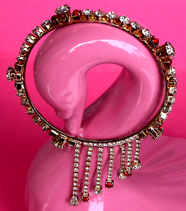 a beautiful vintage costume jewelry bracelet unsigned
