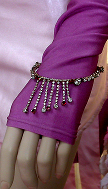 a beautiful vintage costume jewelry bracelet unsigned