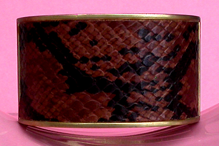 a beautiful vintage costume jewelry bracelet unsigned