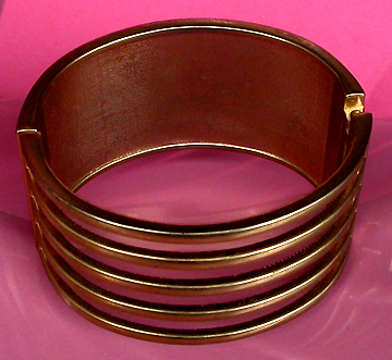 a beautiful vintage costume jewelry bracelet unsigned