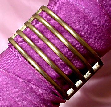a beautiful vintage costume jewelry bracelet unsigned